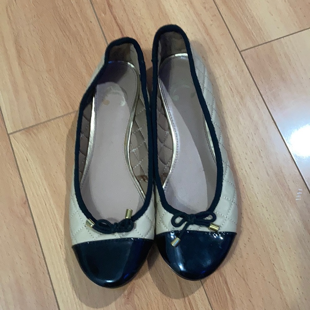 Hardly worn Charming Charlie’s ballet flats! Black and beige.